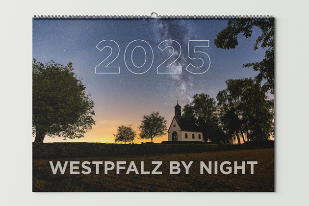 Titelblatt Kalender 2025: Milchstraße über der Kapelle Reifenberg (Martin Koch)