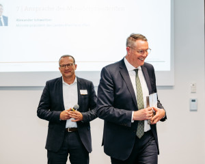 Kai Landes (ZRW-Vorstandsvorsitzender) und Ministerpräsident Alexander Schweitzer